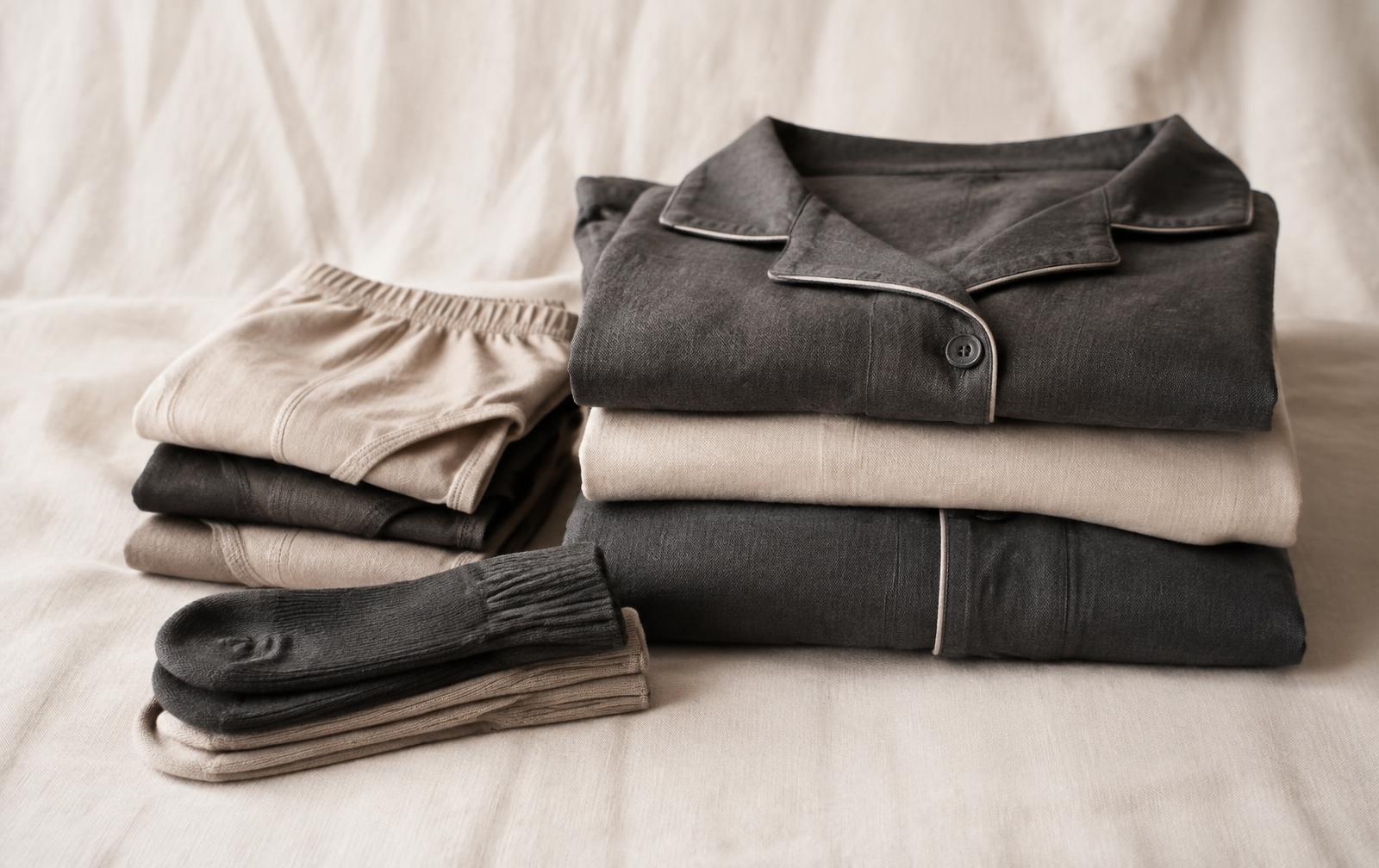 Gefaltete Unterwäsche, Socken und Pyjamas